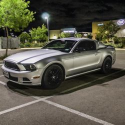 2014 V6 Premium Mustang 