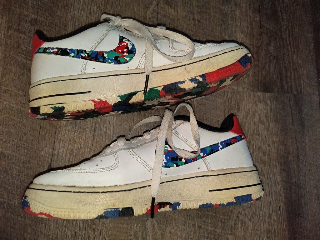Size 4.5Y Nikes