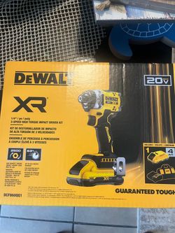 DEWALT 20V max Brushless 3 speed High Torque 1/4 in. Impact Driver Kit