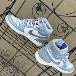 Nike Air Jordan 1 Retro High OG "Hyper Royal" Size 9