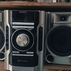 SONY 3 DISC STERO SET. STERO WITH TWO SPEAKERS.
