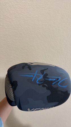 Kevin Holland signed glove