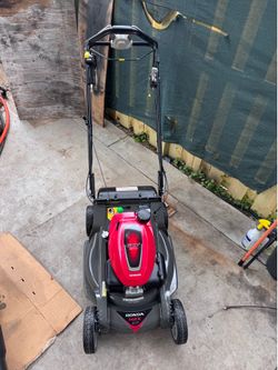 FEW TIMES USED ALMOST NEW SELF PROPELLED LAWNMOWER HONDA HRX-217 /200cc TWIN BLADE / BLADE CONTROL SYSTEM . XENOY DECK NEVER GER RUST, DENT or CORRODE