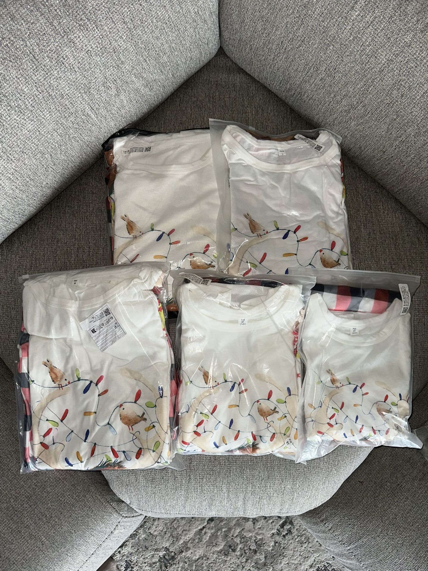 Family Christmas Pajama Set – 5 Pieces (New in Packaging)