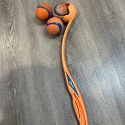 Chuck It Ball Launcher With Balls