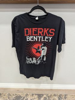 Dierks Bentley Locked and Reloaded LIVE tour t-shirt from 2013 featuring red & white graphics size L