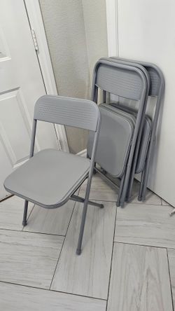 4 new folding chairs