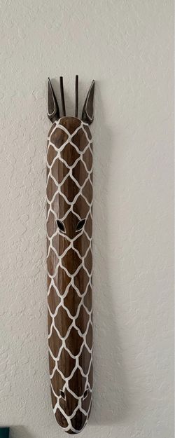 Wooden handcrafted giraffe from Peru