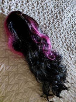Nueva peluca de cabello largo negra con rosa