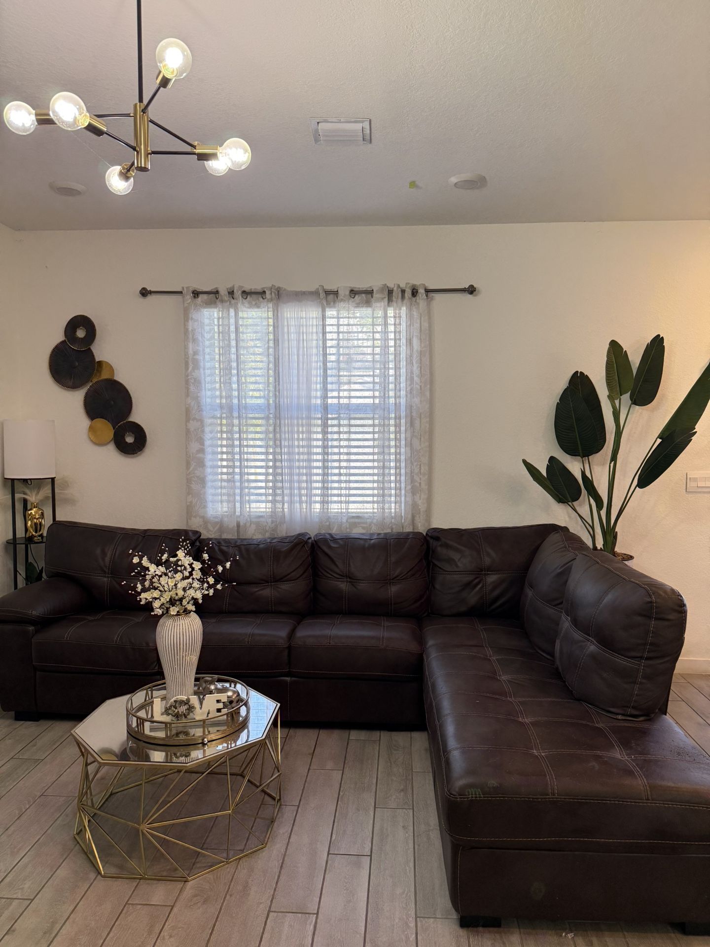 Sofa En Piel Y Comedor De 6 Sillas