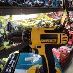 DEWALT 20V MAX CORDLESS DRILL DRIVER 