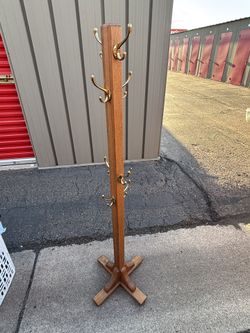 Coat Pillar
