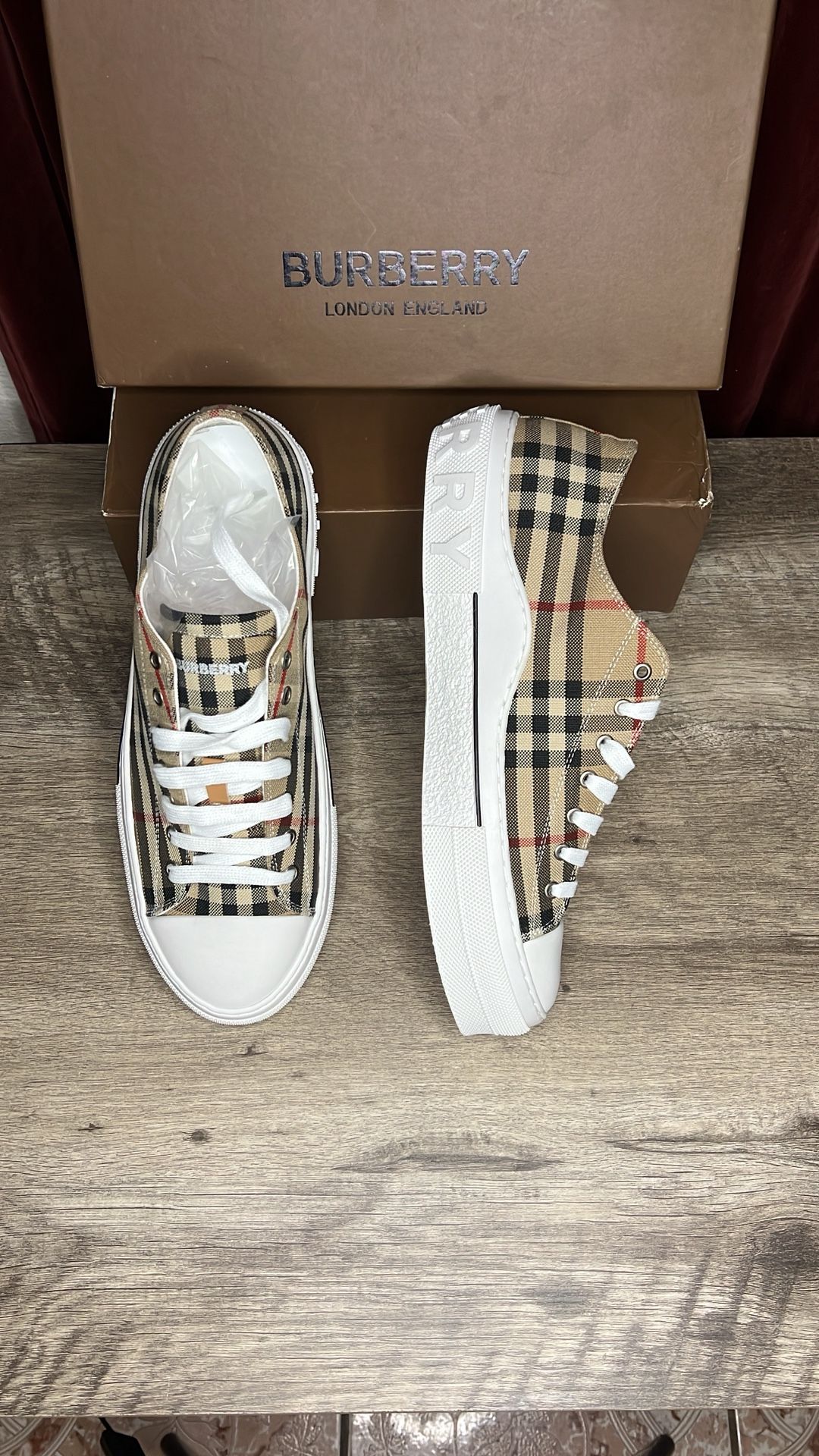 Burberry Men Shoes