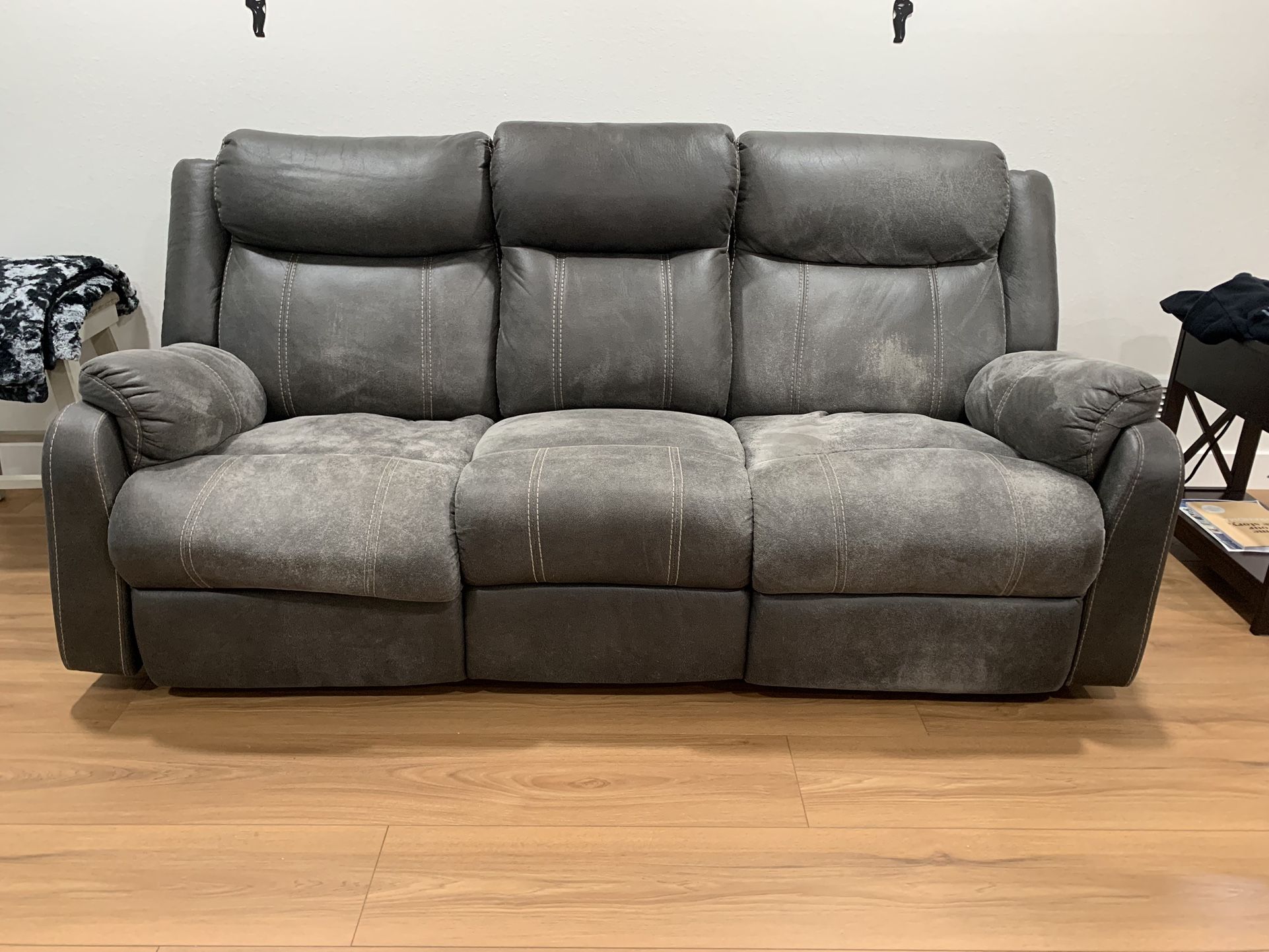Sofa With 2recliners And Recliner Chair