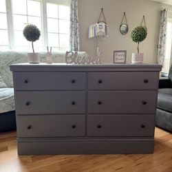 ✨🩶Gorgeous Solid Wood Dresser🩶✨