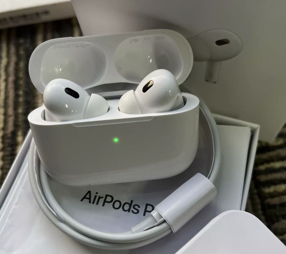 Apple AirPods Pro (2nd Generation) Headphones Noise Cancelling