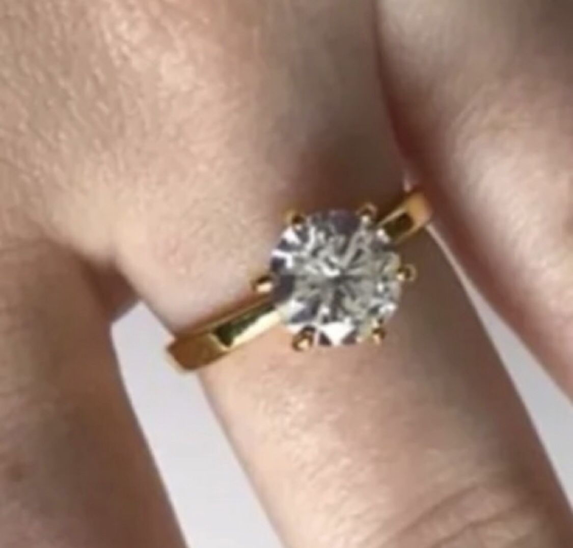 New 18 k yellow gold engagement ring wedding ring set