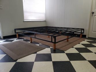 California King size bed frame - can DELIVER almost anywhere for $20 extra - gently used and in LIKE NEW condition 😍