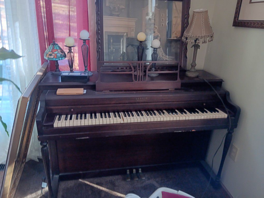 Lester Philidelphia Piano
