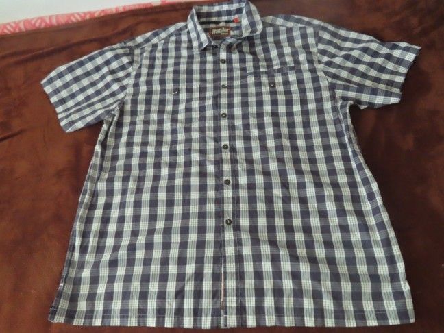 Howler Bros XL white blue Plaid Casual Short Sleeve Button Up Shirt Poly/cotton
