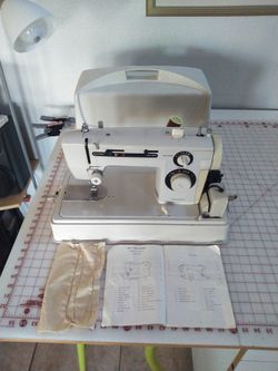 Mid 70's JC Penny Sewing Machine With Portable Travel Case. 