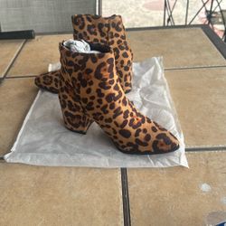 Woman Boots New $25 Size 6 1/2 Brand New $25