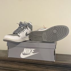 Jordan 1 Stealth - Size 10 - Comes With Pink And Grey Laces And Shoe Crease Protectors 