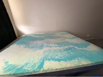 Queen bed topper
