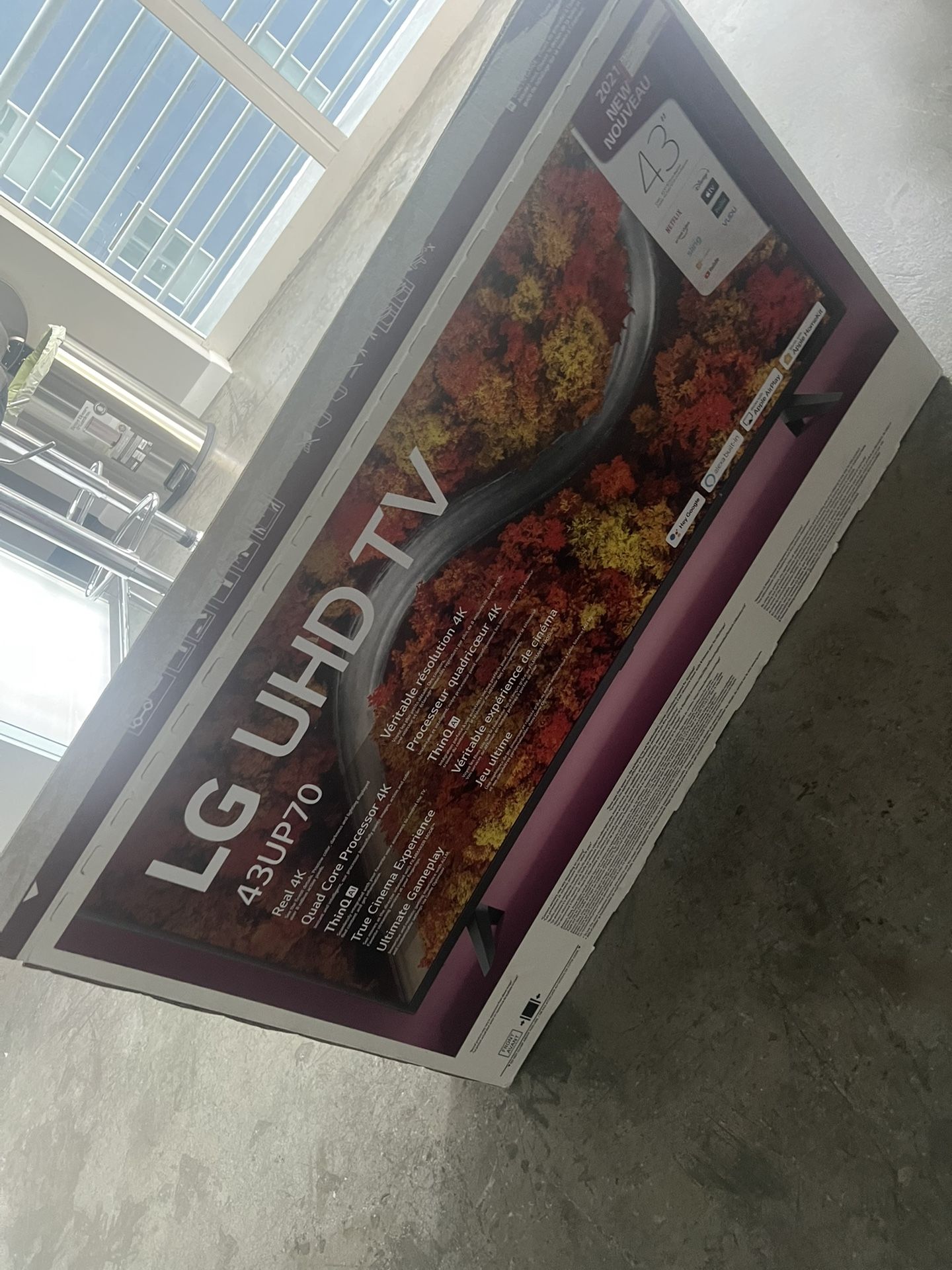 43’ LG TV