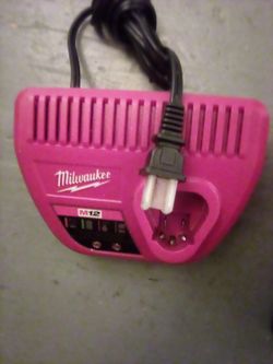 Milwaukee M12 Battery Charger 
