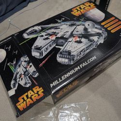 Star Wars 2004 Millennium Falcon Hasbro