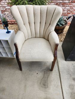 Accent chair