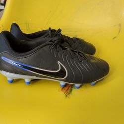 Nike Tiempo Legend 10 Club FG Soccer Cleats Black Blue, Size 5