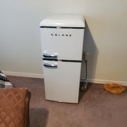 Galanz White Fridge 7.6 Cubic Feet
