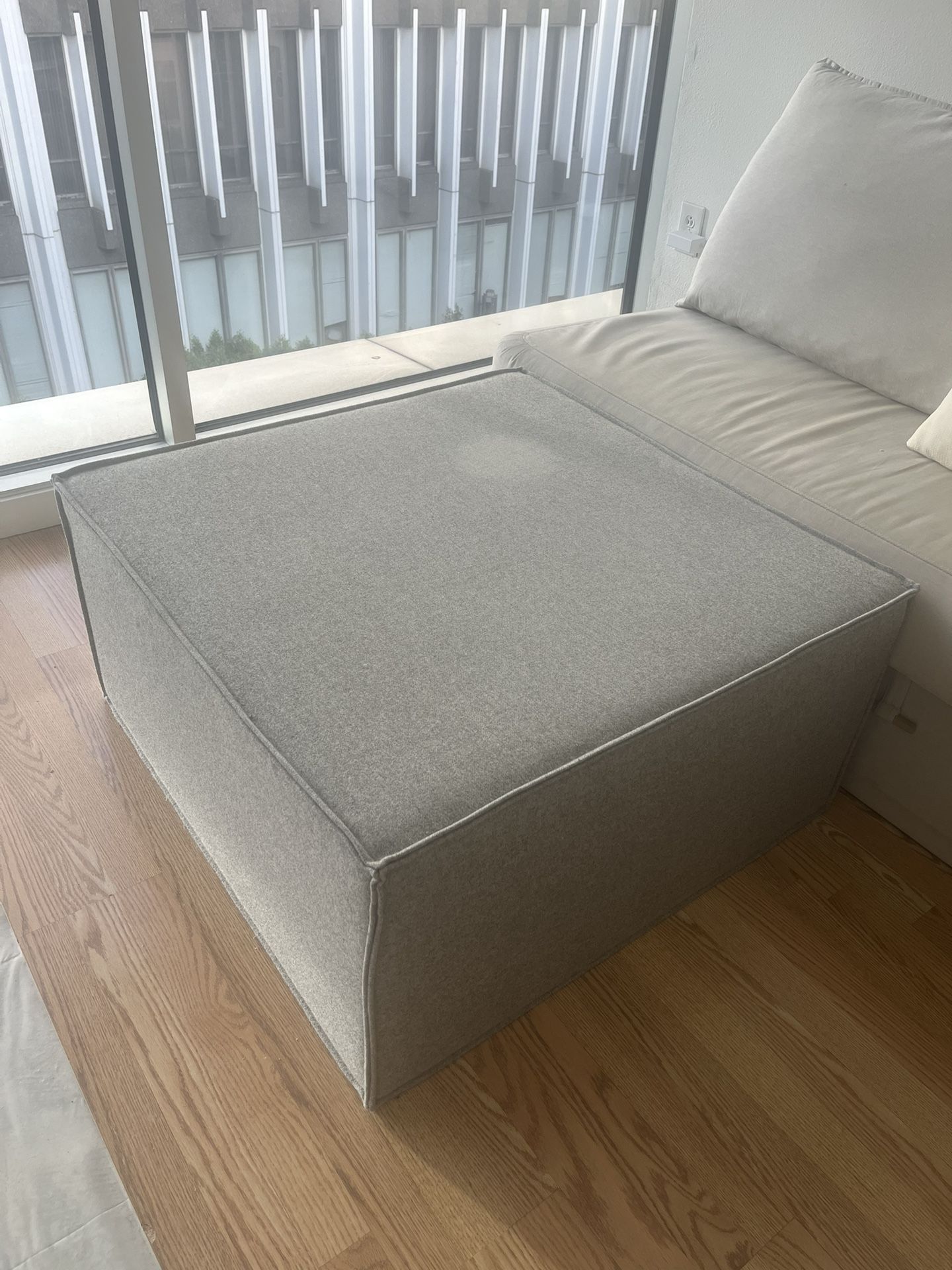 Bludot square ottoman