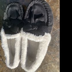 Sonoma Girl Black Tabi Slippers Moccasins House Shoes w/ Faux Fur