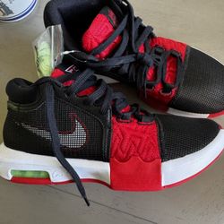 LeBrons Men’s 8