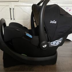 Joie Infant Car seat. Like New Condition! 