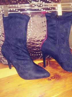 Anna Michelle Bootie Size 8