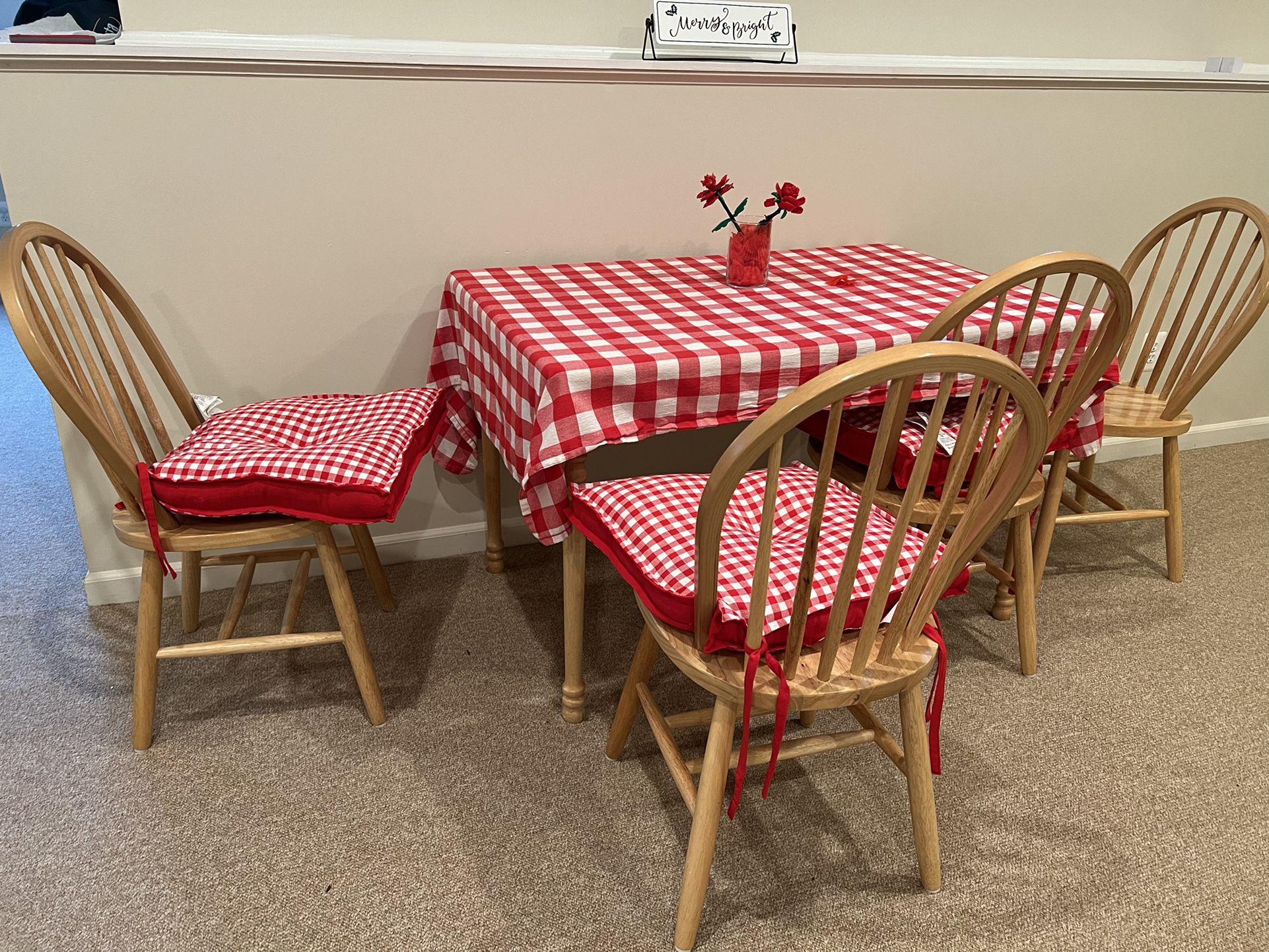 4 People Dining Table And Chairs 