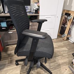 Ergonomic Office Chair - Like New