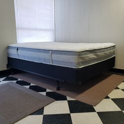 Queen size set - can DELIVER almost anywhere for $20 extra - gently used and in very good condition 😍