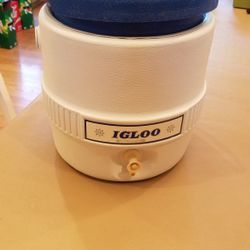 3 Gallon Igloo Drink Cooler 