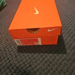 Brand New Nike Novice Boots Boys Size 4c