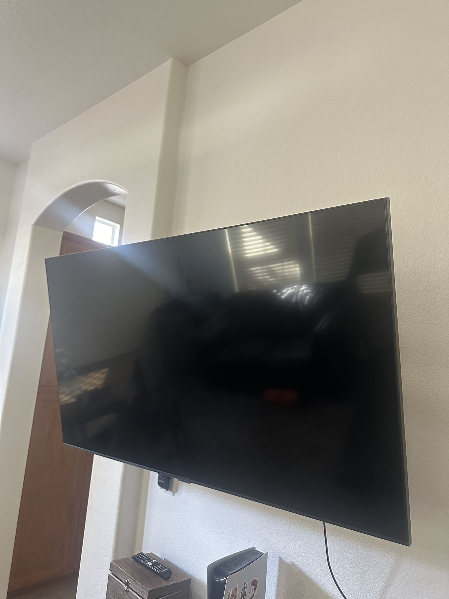 Samsung 48 Inch Tv (with Wall Mount and Remote)