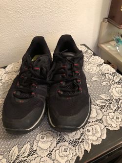 Men’s under armour sneakers sz 8 1/2