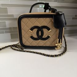 Caviar Quilted Small CC Filigree case Beige Black