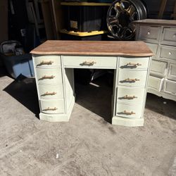 Desk/vanity 