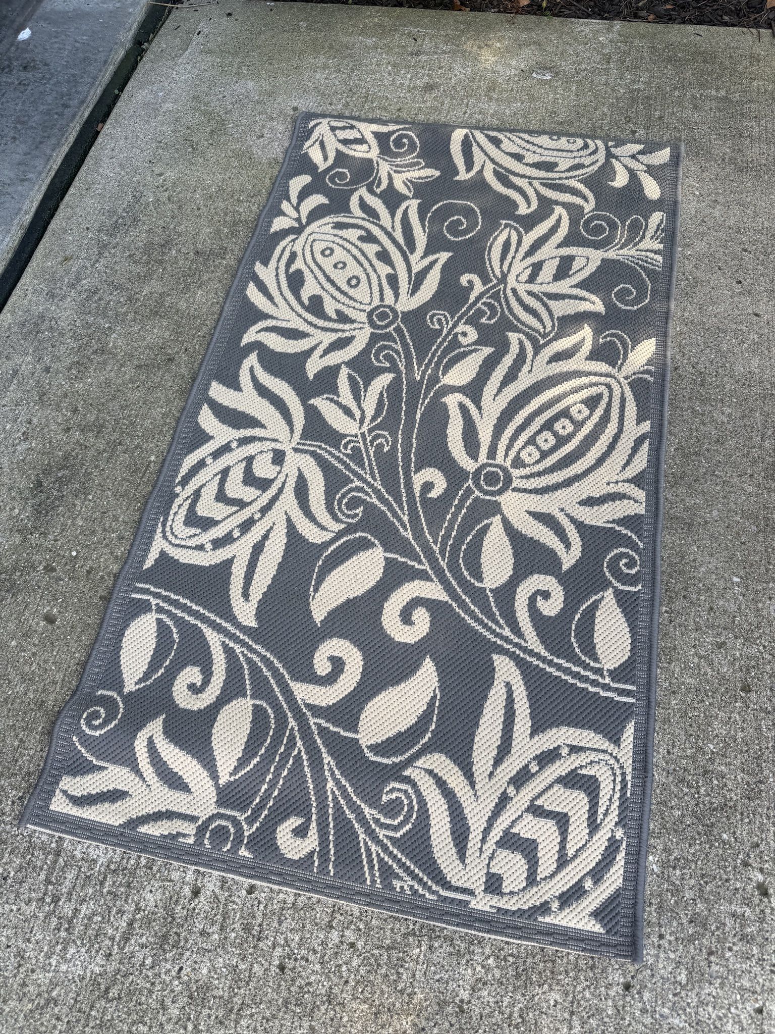 Gray Outdoor Runner Rug, size 2x7.5’