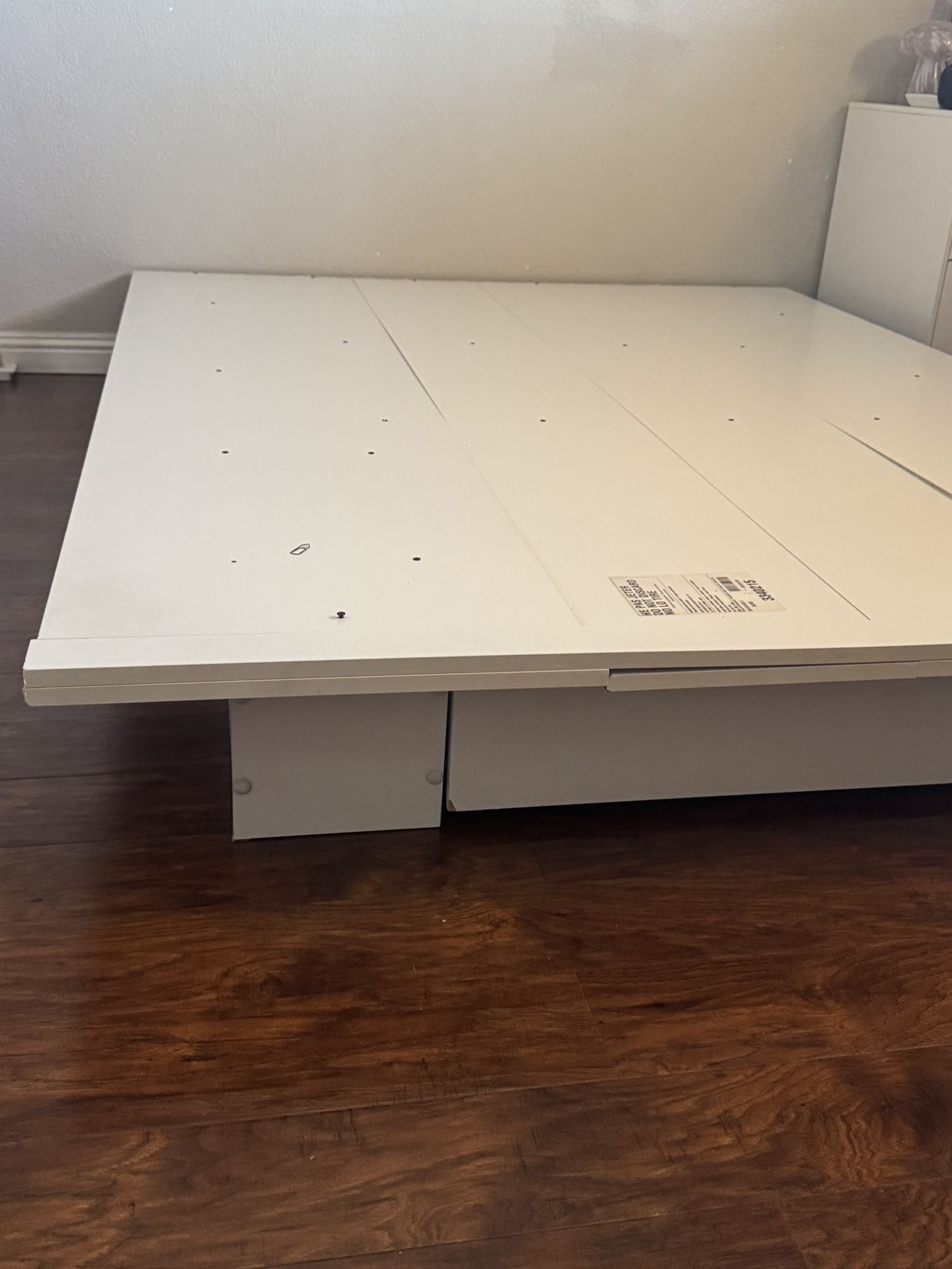 Full Bed White Platform